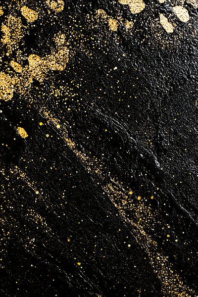 Éclaboussures de peinture dorée de luxe sur fond noir par Imperial Art House