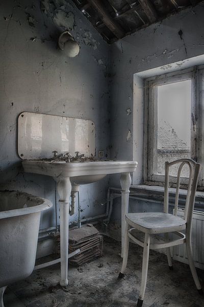 Badezimmer urbex von Ingrid Van Damme fotografie