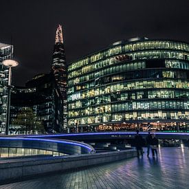 Kantoren in de nacht van Frans Janssen