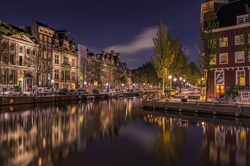 De Amsterdamse gracht in de avond van Dennisart Fotografie