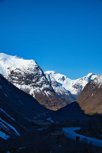 Road leading through the Norwegian high mountains by Martin Köbsch