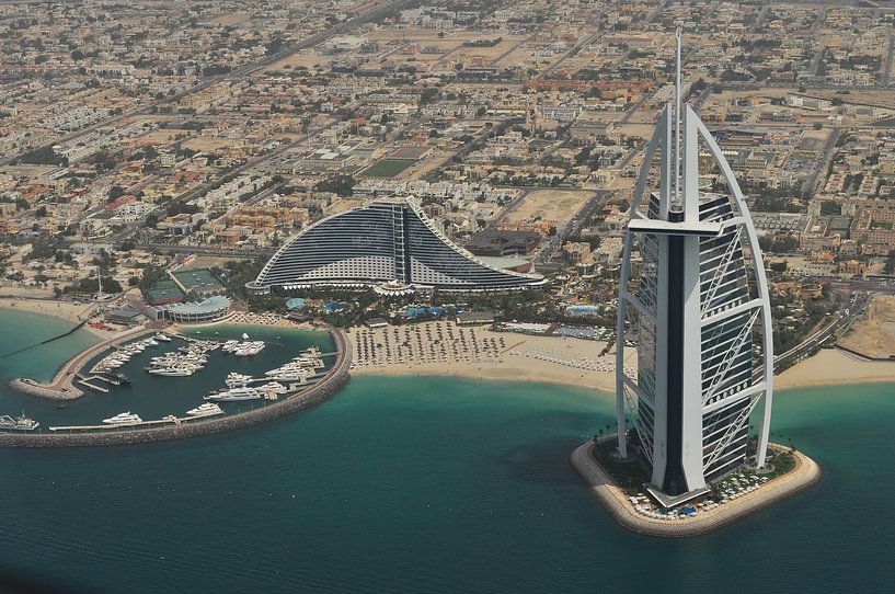 Dubai by Hello Pompoyo