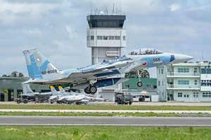 Start der japanischen McDonnell Douglas F-15DJ Eagle.