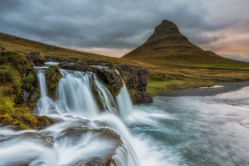 Landschap Watervallen Kirkjufell IJsland van Sander Grefte