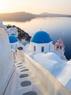 Blue domes and whitewashed houses on the island of Santorini | Travel Photography Greece by Teun Janssen