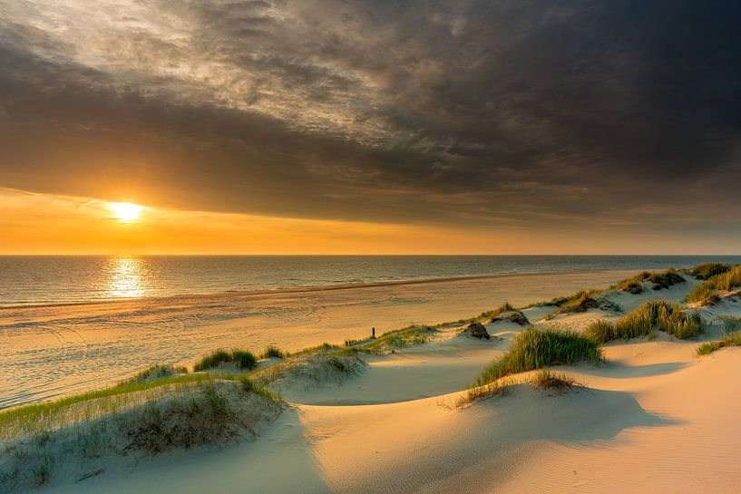Texel strand Paal 17 prachtige zonsondergang nog hoog van Texel360Fotografie Richard Heerschap