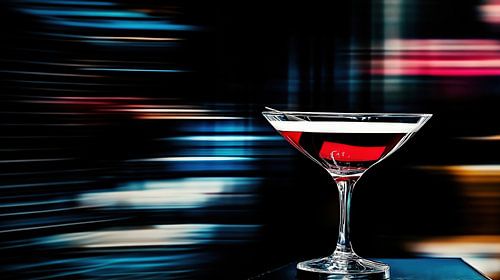Cocktailglas met rode drank