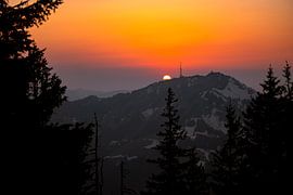 Sonnenuntergang über dem Grünten von Leo Schindzielorz