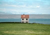 Huis aan het meer in IJsland