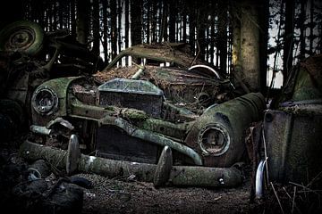 Abandoned cars by Eus Driessen