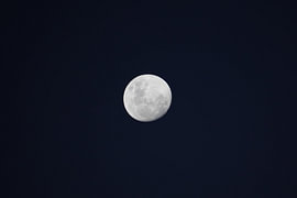 pleine lune dans la nuit sur foto's van gijs