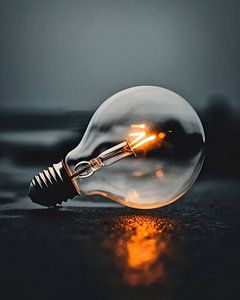 Leuchtende Lampe auf der Straße