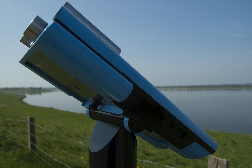 Telescope at a lake by Norbert Sülzner