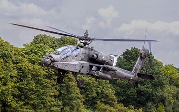 Hélicoptère d'attaque Apache (AH-64) sur Lens Design Studio