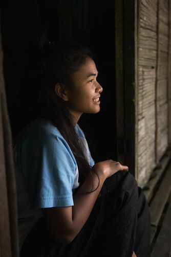 Children in a longhouse 3