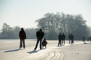 Patineurs sur les lacs de Nieuwkoop sur Merijn van der Vliet