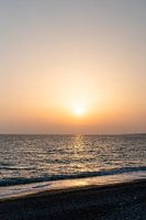 Un coucher de soleil idyllique sur la côte de Chypre