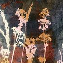 Abstracte botanische kunst in retrostijl en pastelkleuren. Planten en bloemen in aardetinten van Dina Dankers thumbnail
