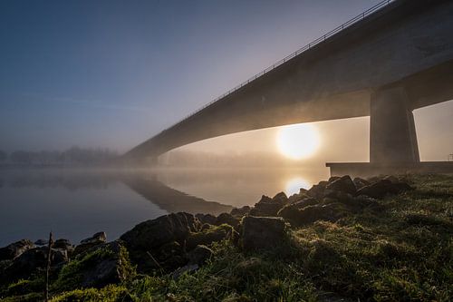 Brug met zon