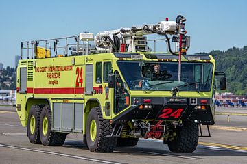 Oshkosh Striker brandweerwagen op Boeing Field. van Jaap van den Berg