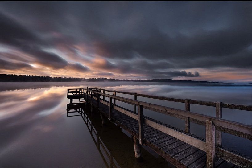Tussen schemering en ontwaken bij het meer van Christina Bauer Photos