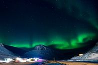 Aurora Borealis in Longyaerbyen Spitzbergen von Thijs van den Burg Miniaturansicht