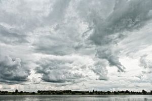 Wolken boven de Lek