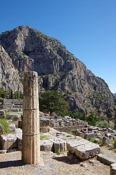 Bij de tempel van Apollo in Delphi, Griekenland van Berthold Werner