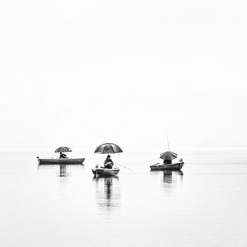 Trois pêcheurs au parapluie