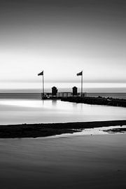 Sonnenuntergang an der Ostsee in schwarz weiß von Manfred Voss, Schwarz-weiss Fotografie