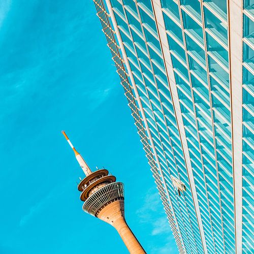 Düsseldorf Rijn Media Haven Televisietoren en Kantoorgevel