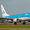 KLM Boeing 737-900 passagiersvliegtuig. van Jaap van den Berg