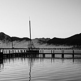 Ochtendrust op het meer (zwart-wit) van artpictures.de