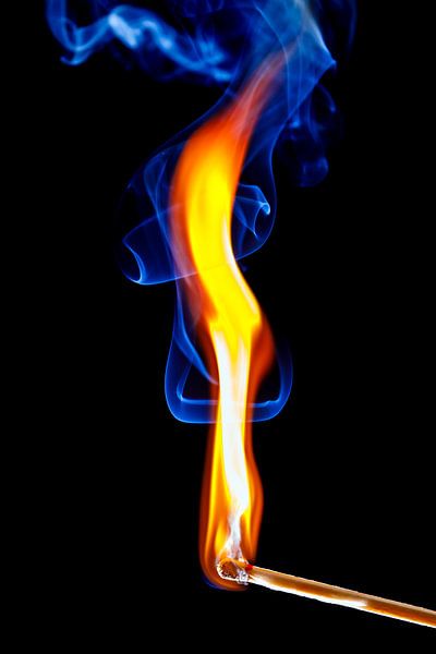 Flamme mit Rauch von Roland Brack