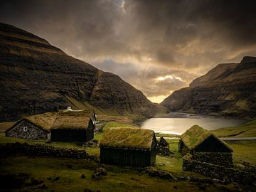 Saksun dans la lumière du soir sur Nando Harmsen