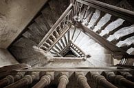 Treppe in verlassener Villa von Alain Busschaert Miniaturansicht