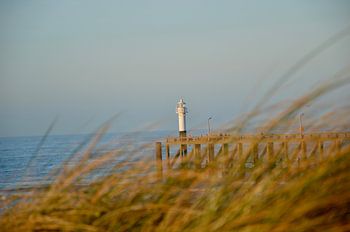 De pier baadt in de winterzon