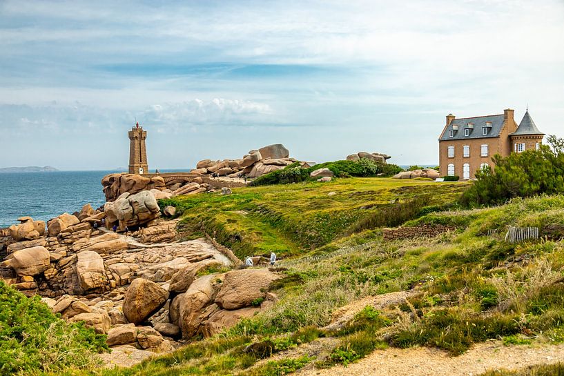 Travelling along the pink granite coast of beautiful Brittany near Ploumanac&#039;h - France by Oliver Hlavaty