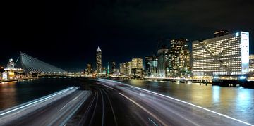 Rotterdam bij nacht van Sjaak Kooijman