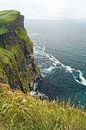 Die Cliffs of Moher sind die bekanntesten Klippen in Irland. von Babetts Bildergalerie Miniaturansicht