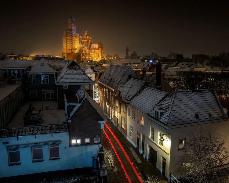 Kerk in steigers van Ruud Peters