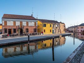 Altstadt mit Kanal in Comacchio Italien von Animaflora PicsStock