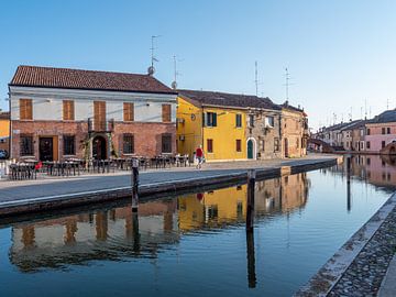 Oude binnenstad met kanaal in Comacchio Italië van Animaflora PicsStock
