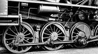 Wielen op een oude stoomlocomotief in zwart en wit van Sjoerd van der Wal Fotografie thumbnail