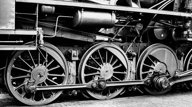 Wielen op een oude stoomlocomotief in zwart en wit van Sjoerd van der Wal Fotografie