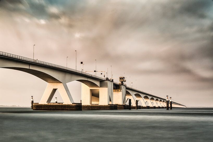 Zeelandbrug-03, Brug over de Oosterschelde estuarium van Frans Lemmens