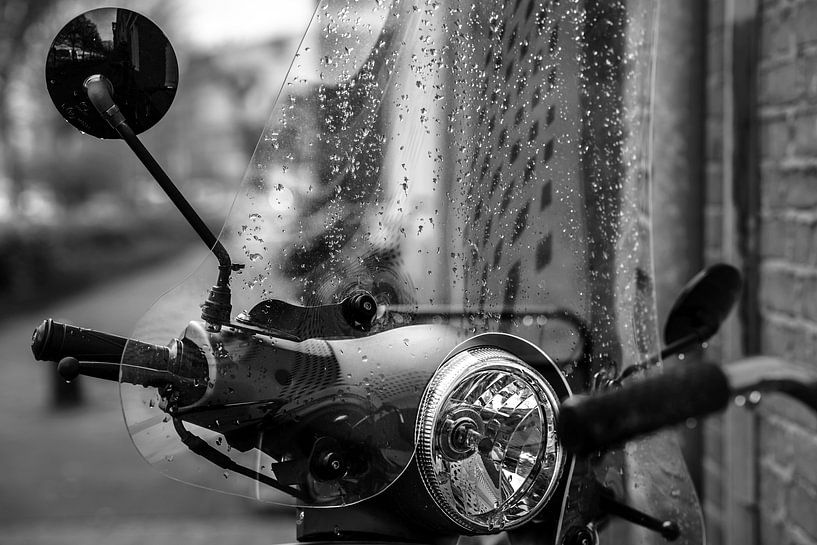 scooter in zwart wit van Bert-Jan de Wagenaar