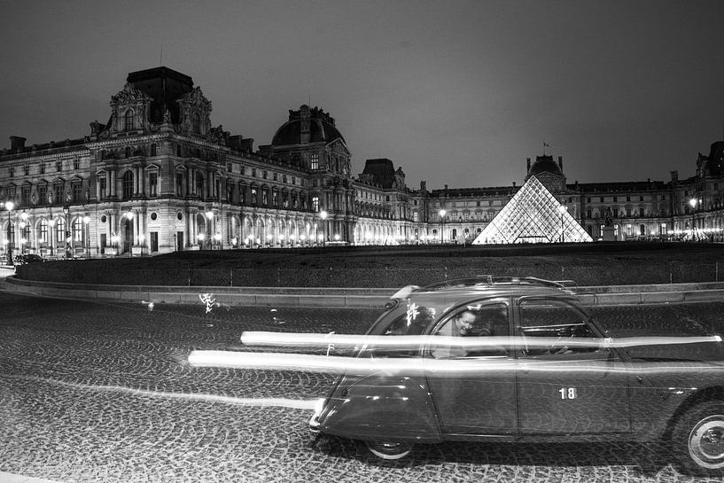 Louvre Museum by Hello Pompoyo