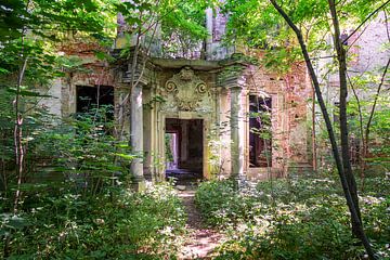 Lost Place hanté en Pologne - Portail d'entrée sur Gentleman of Decay