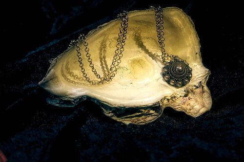 Pendant with Zeeland knot